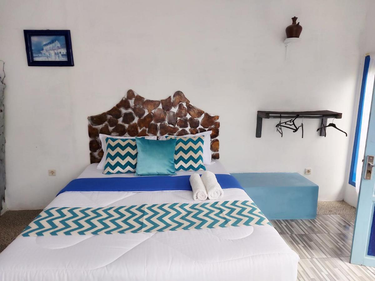 Blue Coral Homestay Karimunjawa Exterior photo