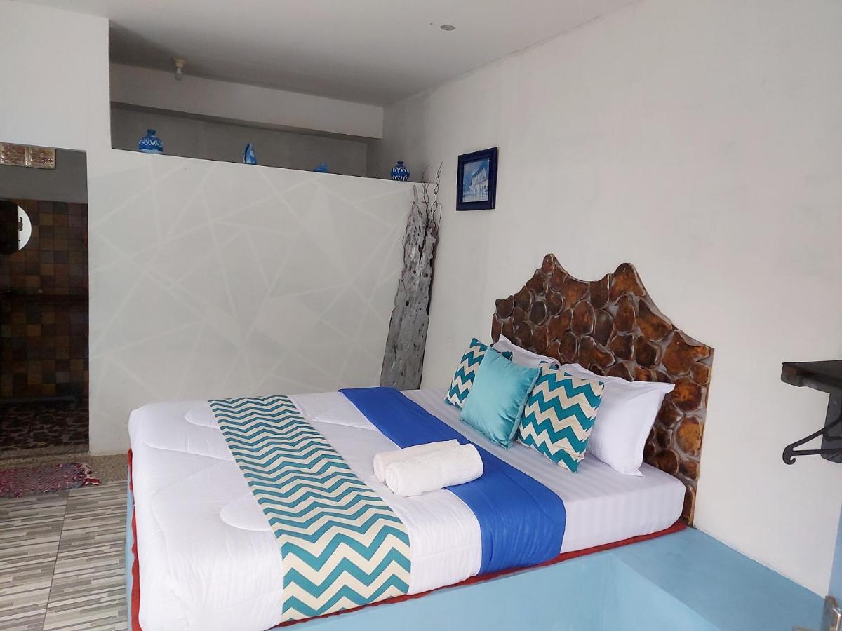 Blue Coral Homestay Karimunjawa Exterior photo