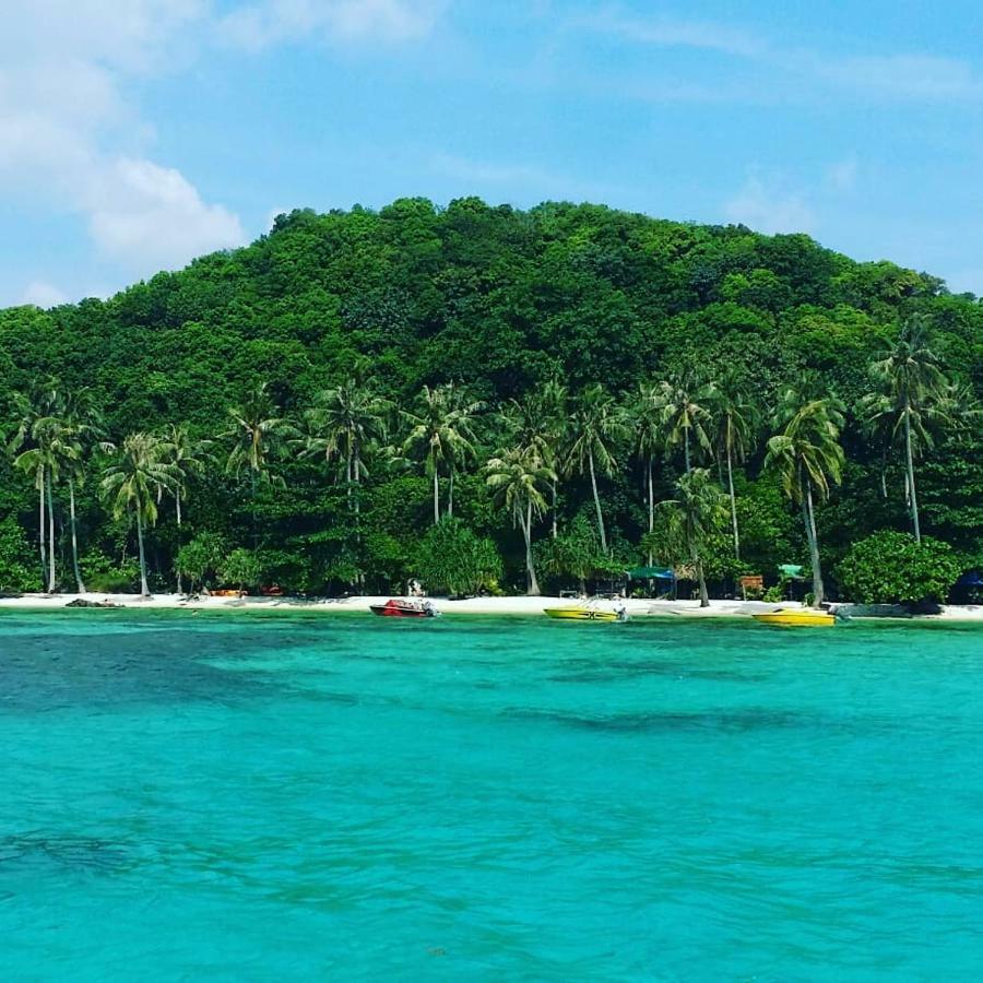 Blue Coral Homestay Karimunjawa Exterior photo