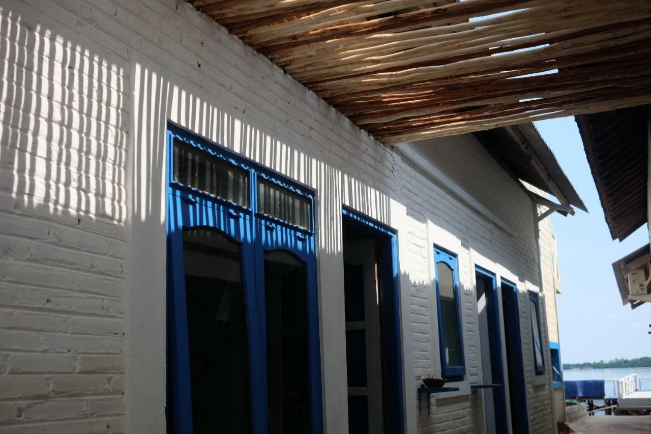Blue Coral Homestay Karimunjawa Exterior photo